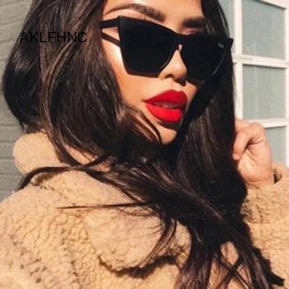 Retro Black Sunglasses Brand New - Picture 2 of 6